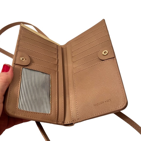 Madison West Tan Crossbody Wallet Bag NWOT - Picture 4 of 6